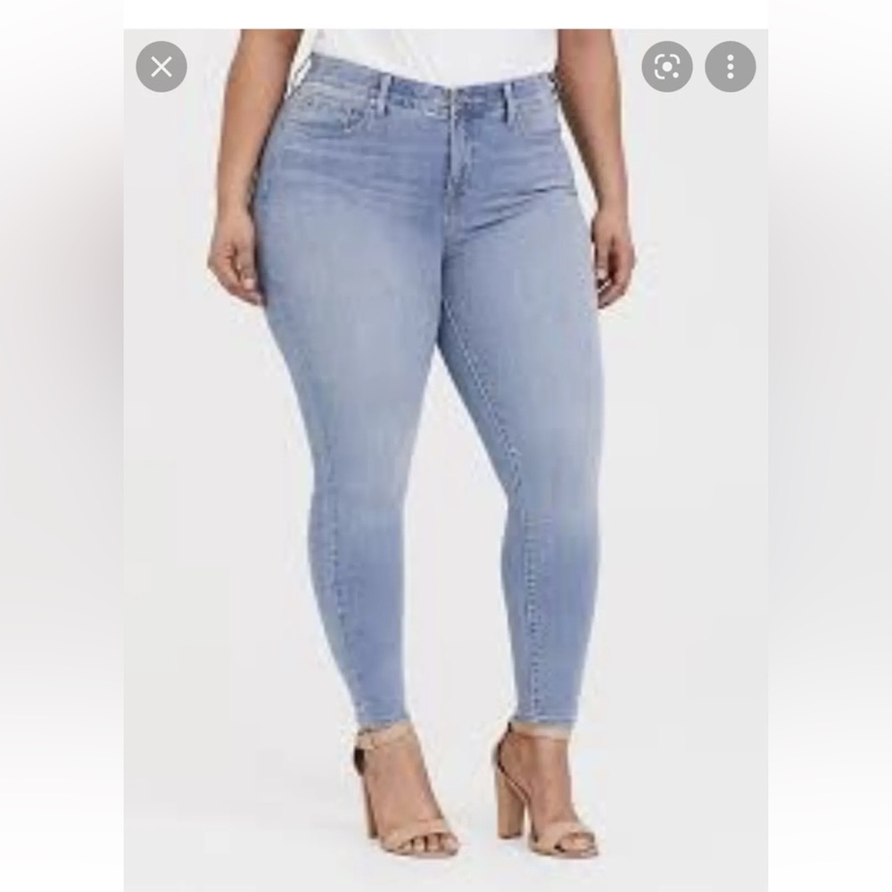 Torrid Premium Sky High Skinny  Denim Jeans Size 24 R Medium Wash